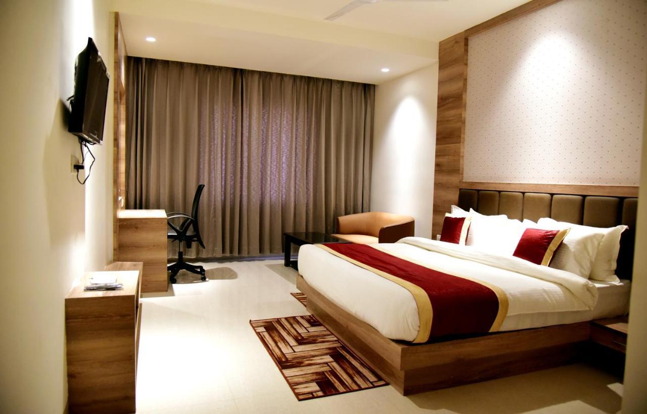 Hotel Crystal Grand Haldwani Ngoại thất bức ảnh