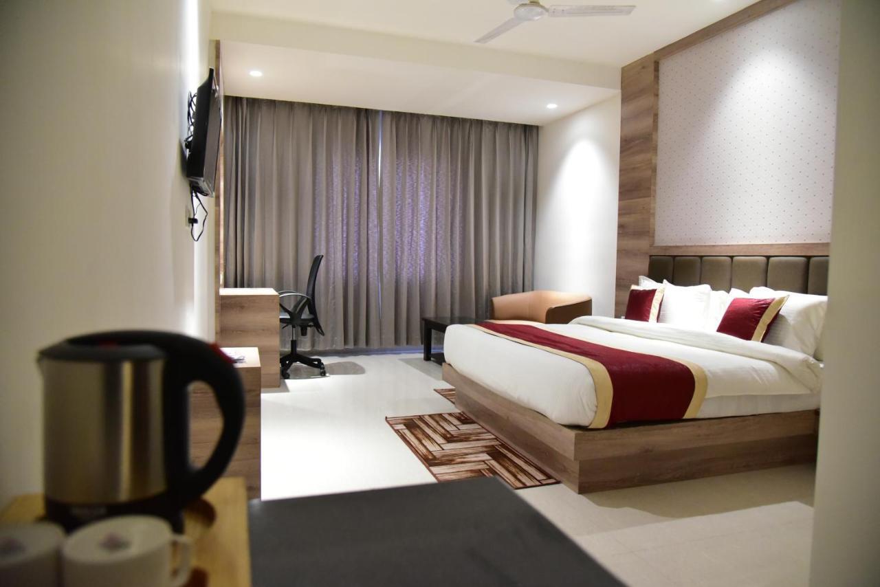 Hotel Crystal Grand Haldwani Ngoại thất bức ảnh