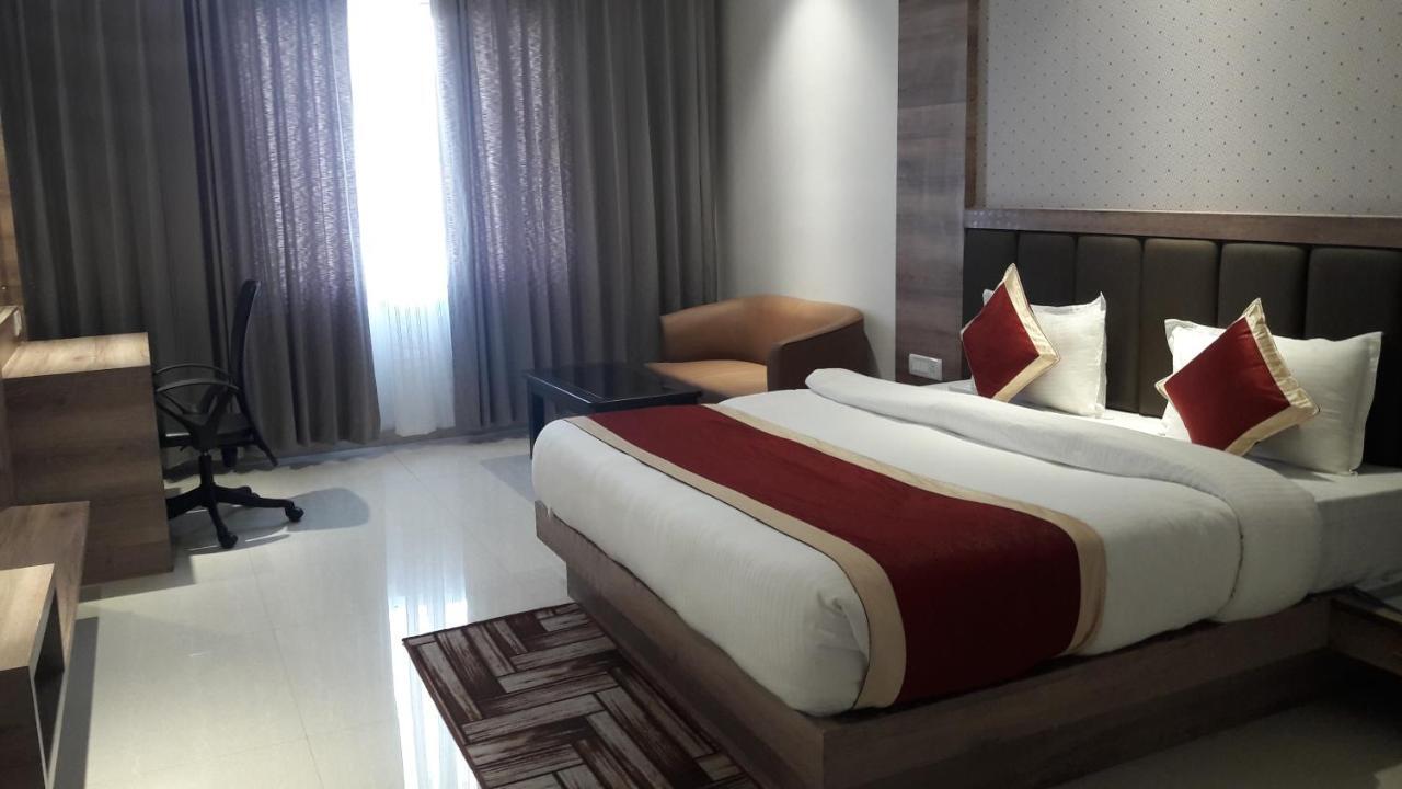 Hotel Crystal Grand Haldwani Ngoại thất bức ảnh