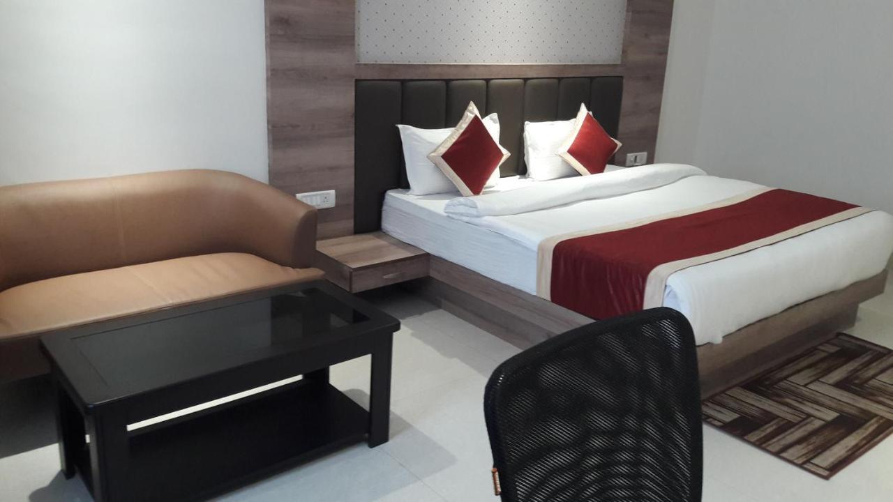 Hotel Crystal Grand Haldwani Ngoại thất bức ảnh